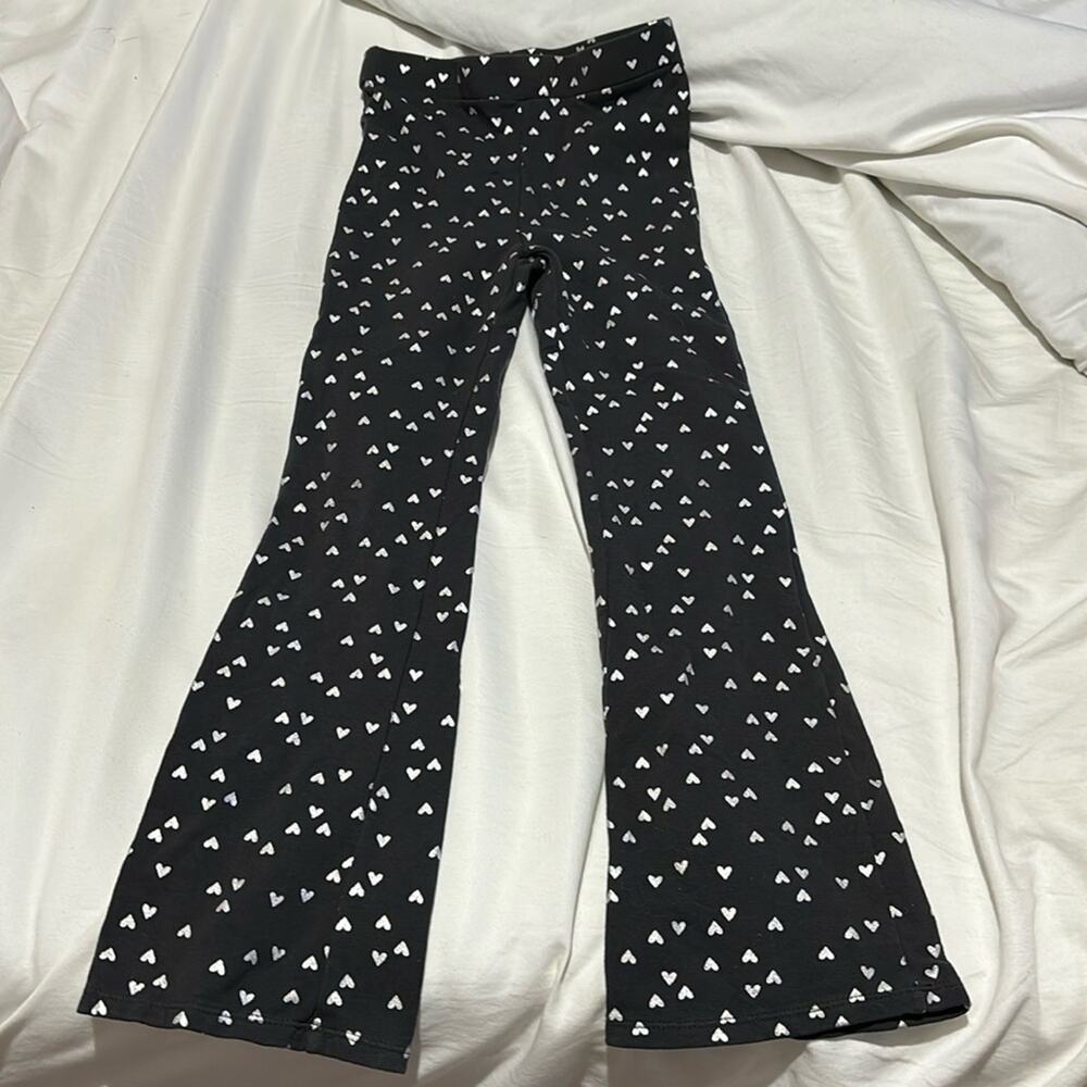 H&M 7/8 grey flare pants silver heart print elastic waist fleece lined euc
